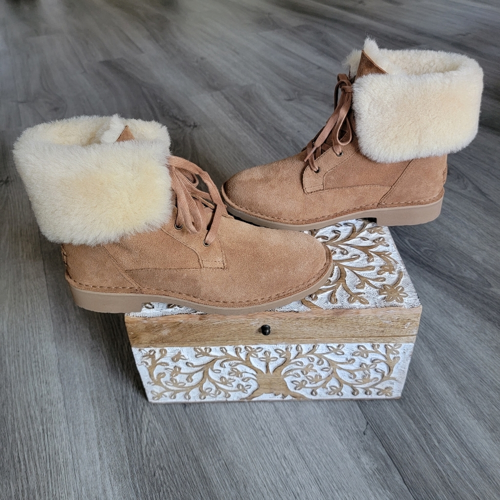 UGG Weylyn Suede Boot - Picture 3 of 8